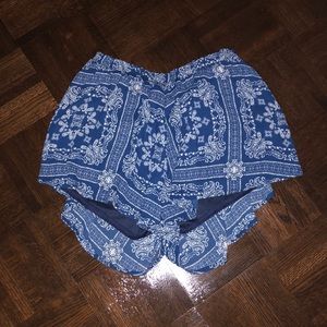 Boutique mid waist flowy shorts